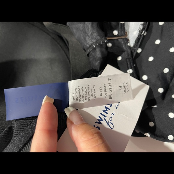 Swim suits for all Polka dot one piece with underwire - Picture 4 of 4